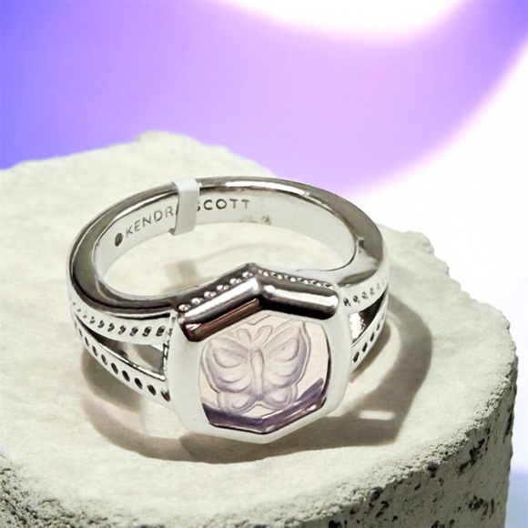 Kendra Scott Davie Intaglio Silver Ring in Lavender Opalite Glass. Size 8 - Picture 3 of 6